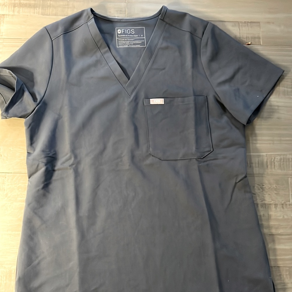 Figs scrub top small. EUC. Dark harbor Catarina